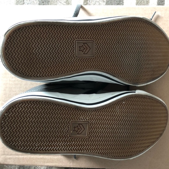 unisex grey converse sneakers - Picture 4 of 4